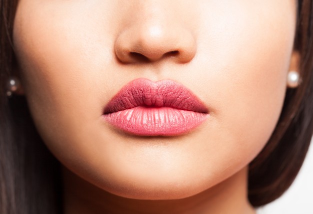 Penyebab Bibir Pecah Pecah dan Kering