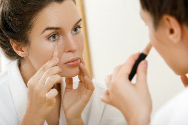 8 Cara Makeup Sederhana agar Terlihat seperti Tanpa Makeup - Blog
