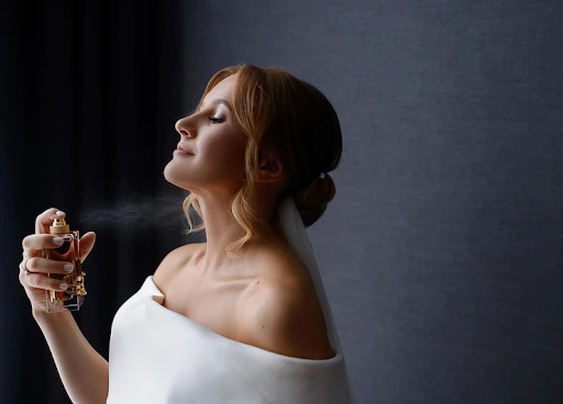 Kupas Rahasia 6 Cara Memakai Parfum agar Tahan Lama di Tubuh