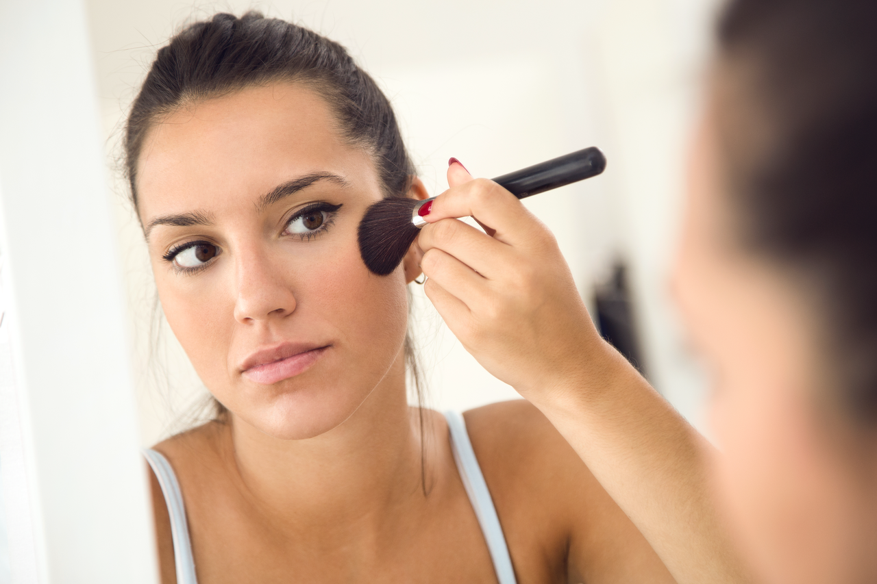Make Up Jadi Lebih Gelap? Yuk, Kenali Apa Itu Oksidasi Make Up!