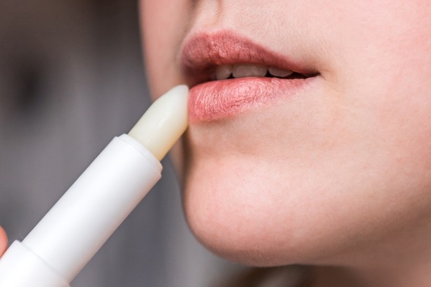 Kenali Penyebab Bibir Kering dan 5 Cara Mudah Mengatasinya