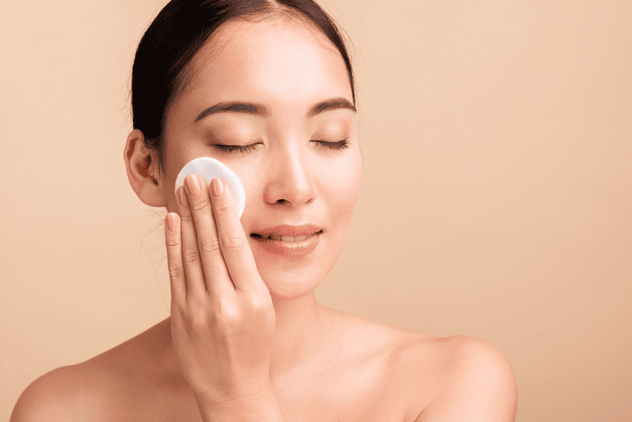 Cara Memakai Toner, Ditepuk atau Diusap? Ini Cara yang Tepat