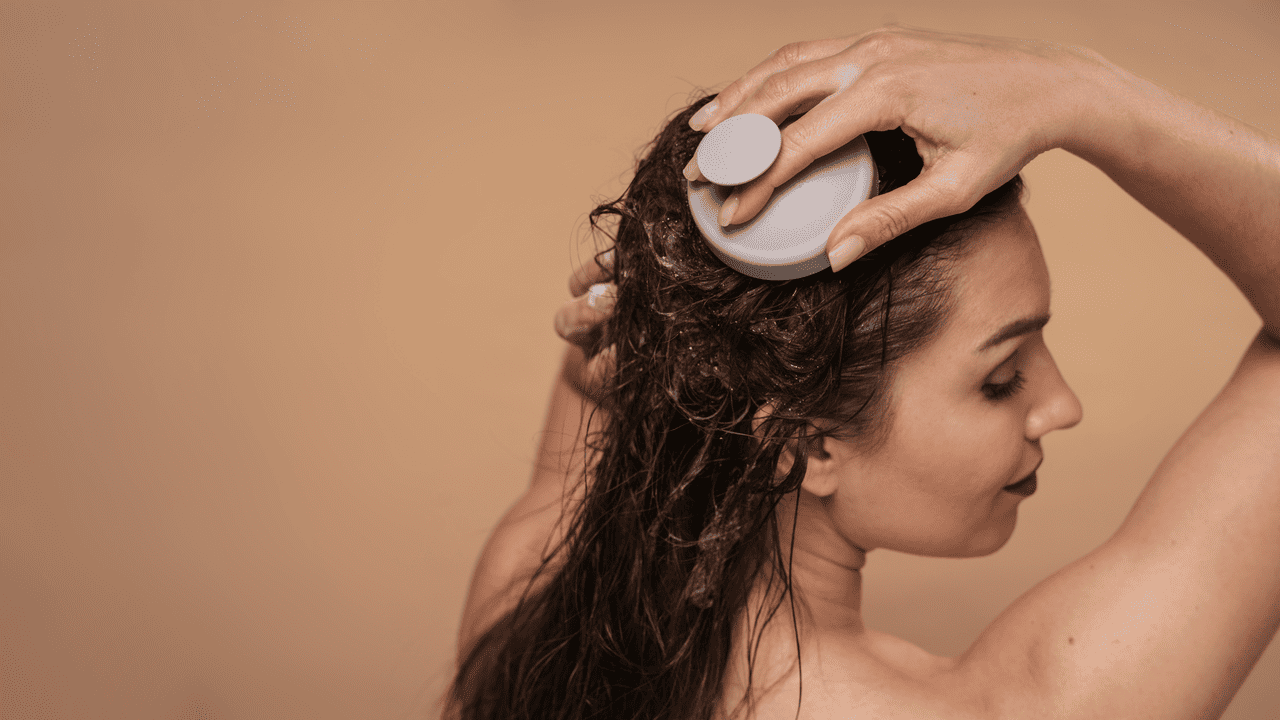 4 Conditioner untuk Rambut Berwarna, Bikin Hair Color Awet!