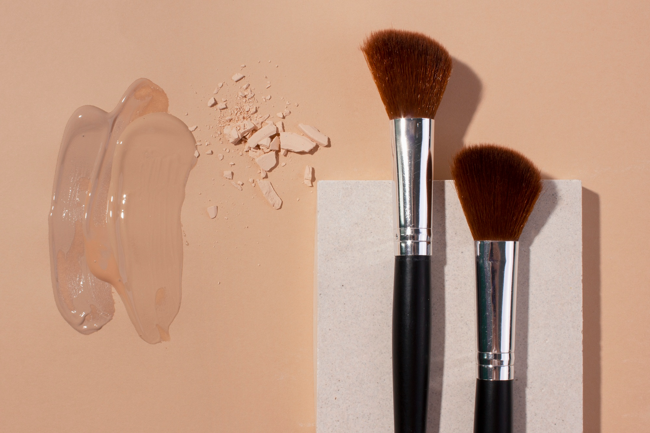 7 Perbedaan Cushion dan Foundation, Anti Salah Pilih Base!