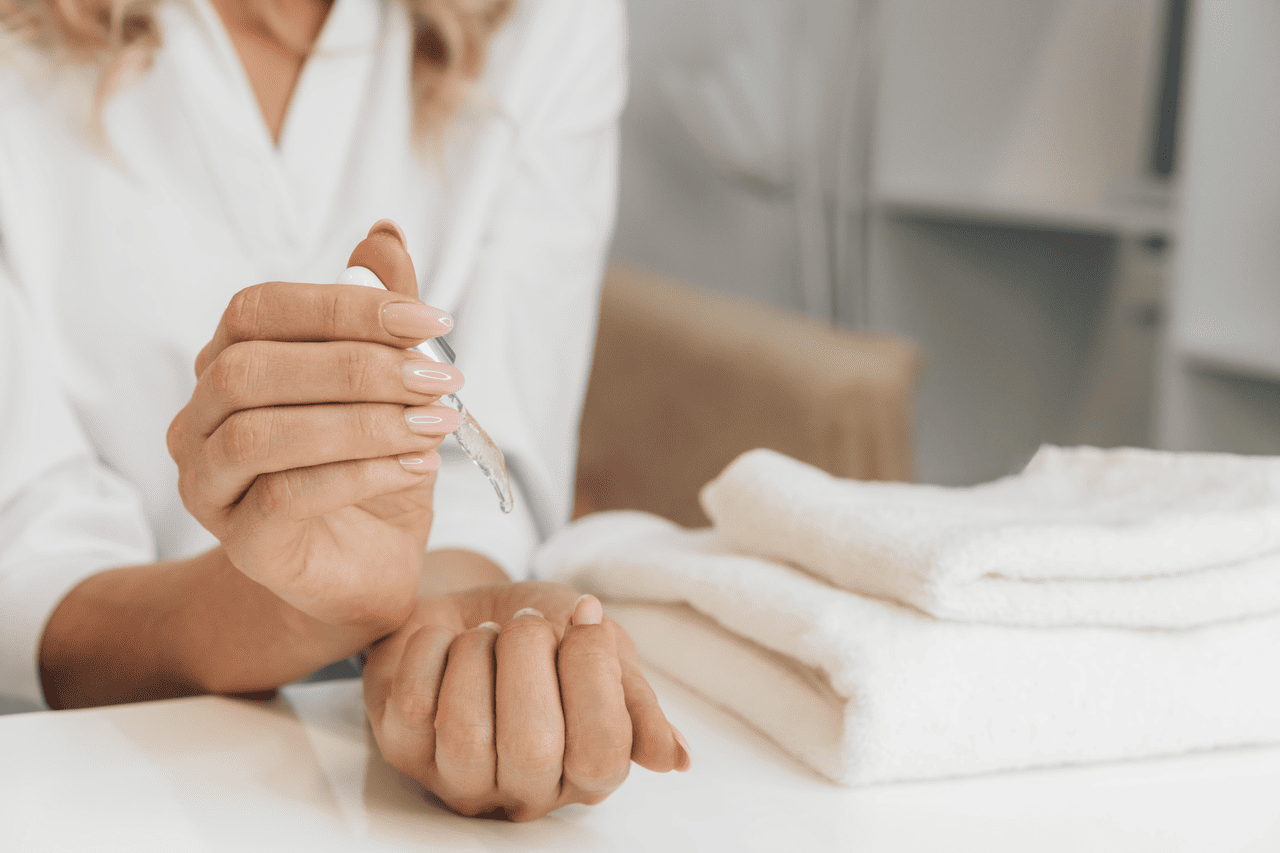 7 Kutek Kuku yang Bagus untuk Nail Art dan French Manicure