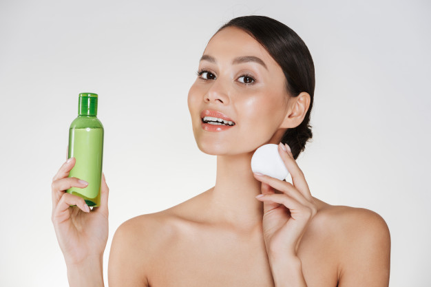 Makeup Remover, Manfaat dan Tips Tepat Penggunaannya