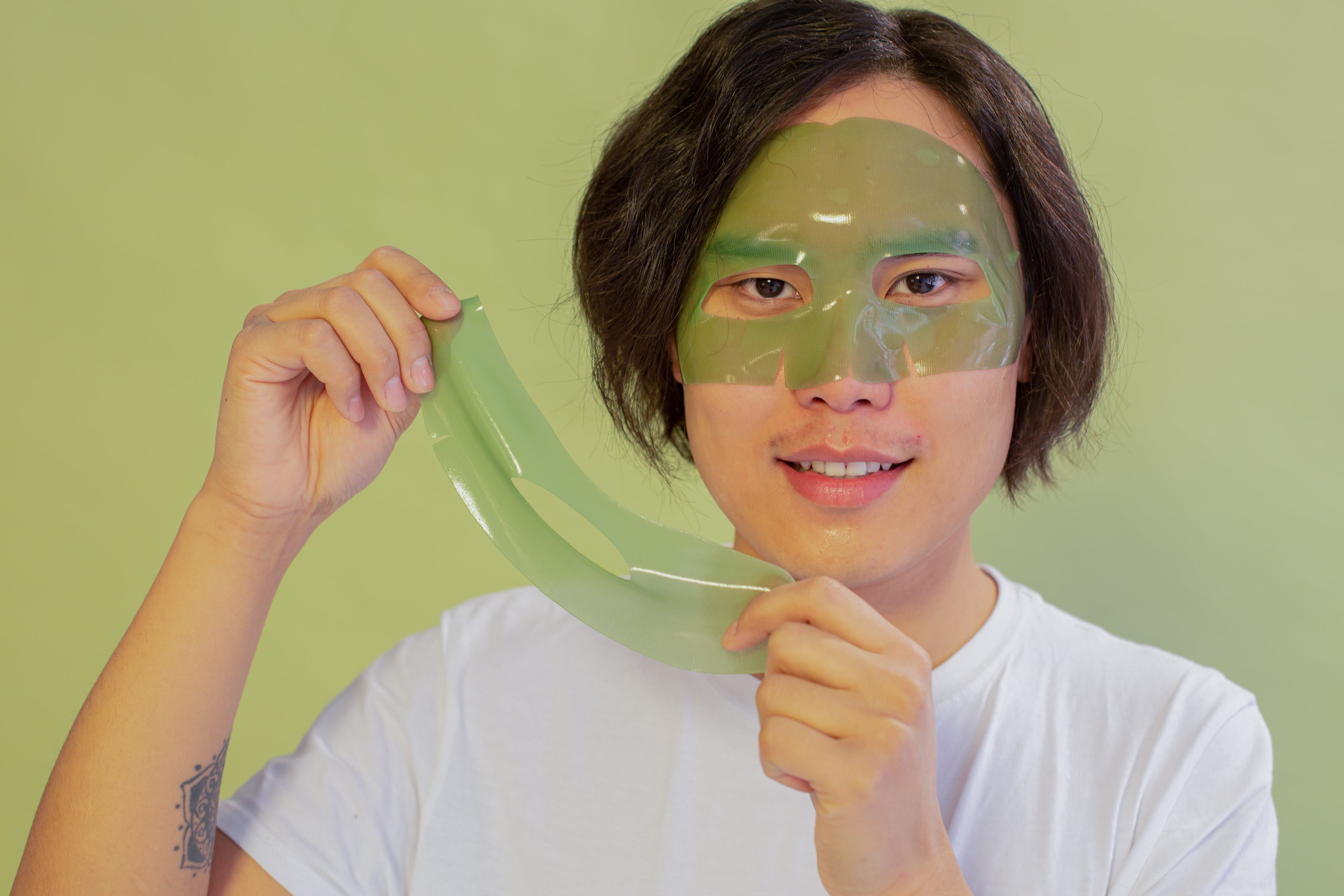 5 Produk Masker Wajah Pria untuk Perawatan Kulit Sehat