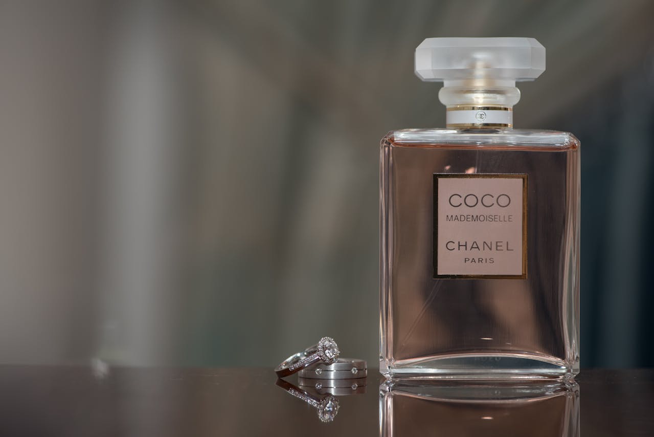 5 Rekomendasi Parfum Wanita Aroma Segar untuk Musim Panas