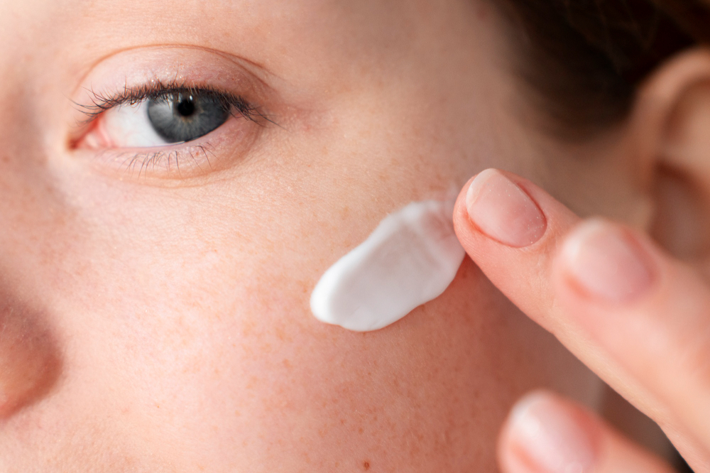 Sunscreen Dulu atau Day Cream Dulu? Kenali Step Skincaremu