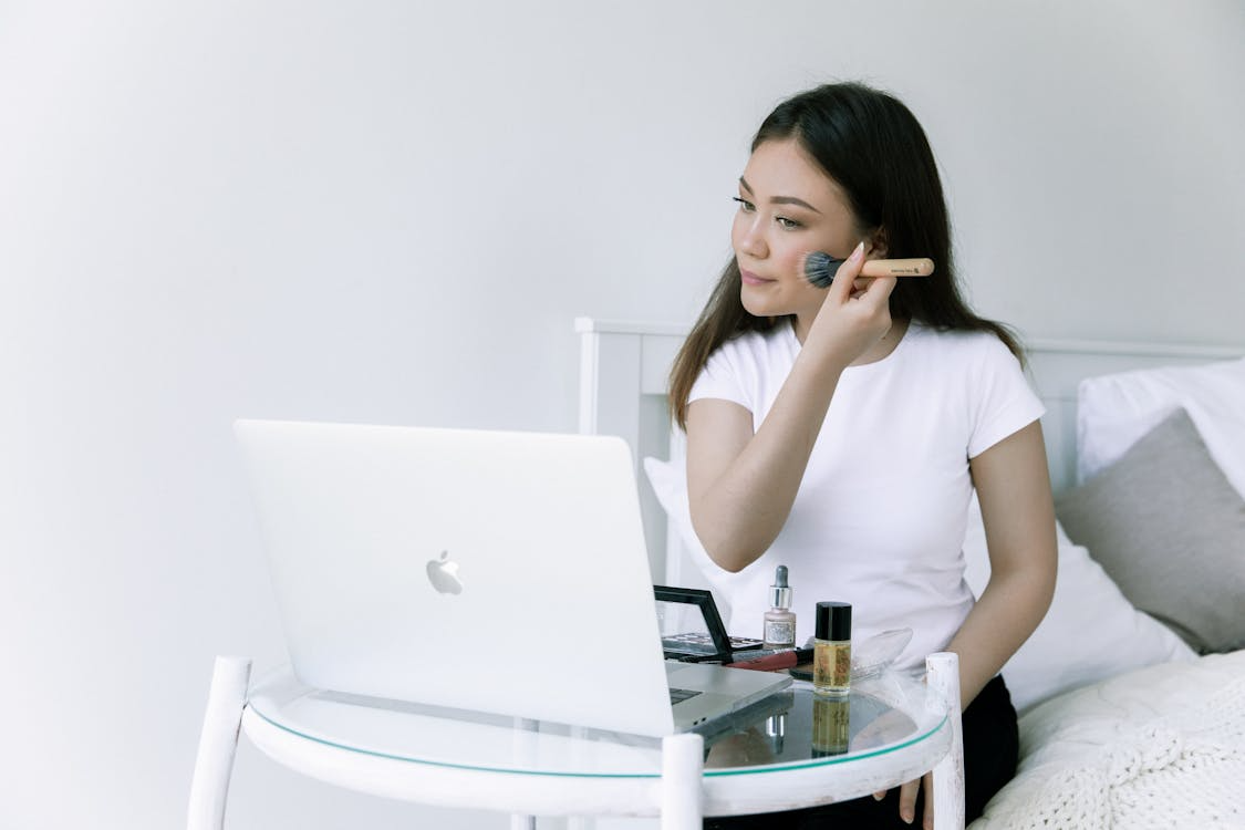 5 Tips Make Up Tahan Lama Tanpa Setting Spray