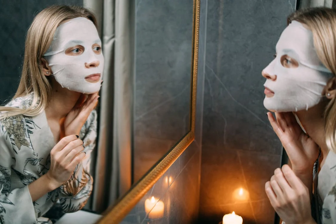 Salah Urutan Pakai Sheet Mask? No Way, Ini yang Bener!
