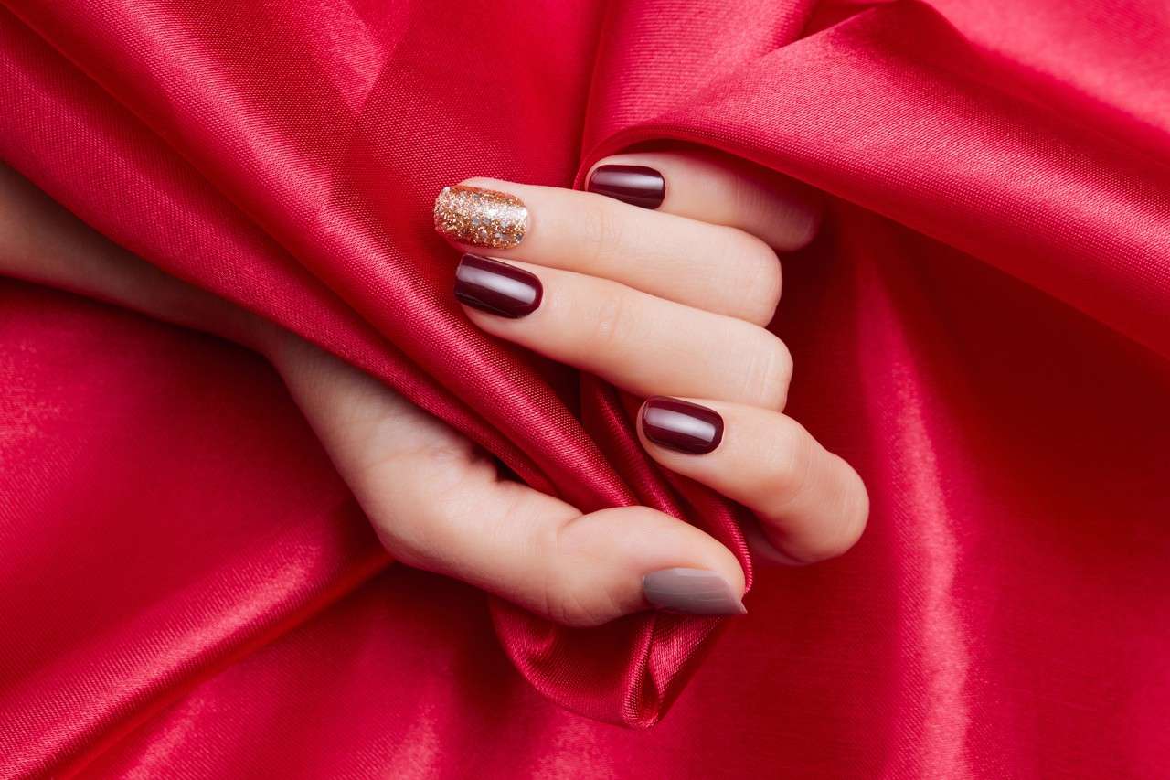 5 Warna Kutek untuk Kulit Sawo Matang, dari Nude sampai Bold